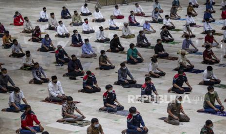 Naskah Khutbah Jumat: Sholat Jumat Sesuai Syariat