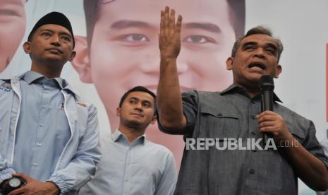 Wakil Ketua TKN Prabowo-Gibran, Ahmad Muzani memberikan sambutansaat peluncuran platfrom digital di depan gedung Fanta Headquarters Prabowo-Gibran, Menteng, Jakarta, Kamis (14/12/2023). TKN Fanta Prabowo-Gibran meluncurkan platfrom digital pemilihmuda.id guna menyisir dan menyapu bersih semua pemilih muda untuk bisa menggunakan hak pilihnya pada Pemilu 2024.