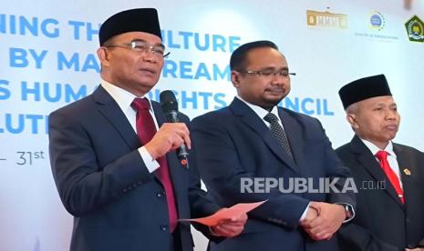 Menteri Koordinator Bidang Pembangunan Manusia dan Kebudayaan (PMK), Muhadjir Effendy dan Menteri Agama Yaqut Cholil Qoumas di Jakarta Plurilateral Dialogue bertema Strengthening the Culture of Tolerance by Mainstreaming UN Human Rights Council Resolution 16/18, Jakarta, Selasa (29/8/2023) 