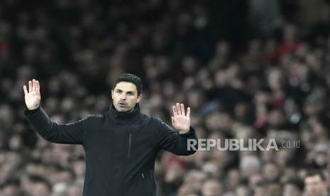 Pelatih Arsenal, Mikel Arteta bereaksi jelang laga antara timnya melawan Bayern Munchen pada leg pertama perempatfinal Liga Champions musim 2023/24.