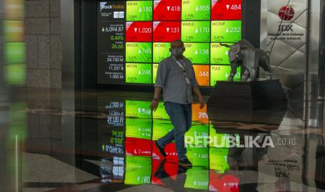 Indeks Harga Saham Gabungan (IHSG) bergerak campuran pada perdagangan pagi ini, Senin (27/9). IHSG menguat 0,25 persen ke level 6.160,19 setelah sebelumnya sempat dibuka turun ke level 6.141,47. 