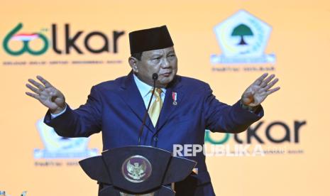 Presiden Prabowo Subianto menyampaikan sambutan dalam peringatan puncak HUT ke-60 Partai Golkar di Sentul, Kabupaten Bogor, Jawa Barat, Kamis (12/12/2024). Prabowo ingin kepala daerah dipilih DPRD.