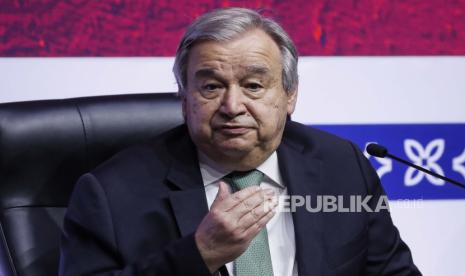 Sekretaris Jenderal PBB Antonio Guterres berbicara kepada media selama konferensi pers menjelang KTT G20 di Nusa Dua, Bali, Indonesia, 14 November 2022. Guterres menyatakan keprihatinannya atas laporan dugaan serangan rudal di Polandia, Selasa (15/11/2022).