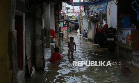 Banjir Rob Genangi Permukiman Warga di Muara Angke |Republika Online 17 023026700 1762413972 830 556