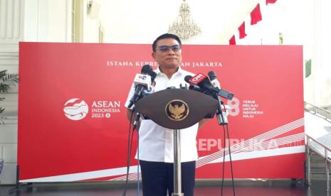 Kepala Staf Kepresidenan Moeldoko saat memberikan keterangan pers soal hinaan Rocky Gerung terhadap Presiden Jokowi, di Kompleks Istana Kepresidenan, Jakarta, Kamis (3/8/2023).