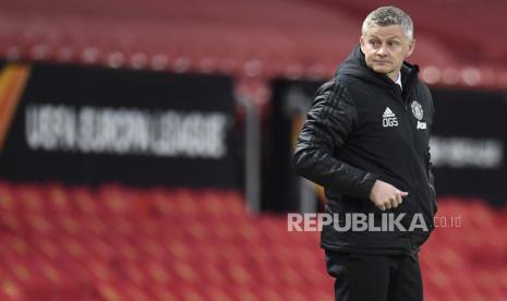 Reaksi manajer Manchester United Ole Gunnar Solskjaer saat perempat final Liga Eropa UEFA, pertandingan sepak bola leg kedua antara Manchester United dan Granada CF di Manchester, Inggris, 15 April 2021.