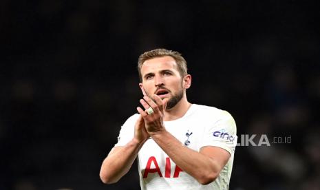 Harry Kane dari Tottenham Hotpsur dinilai layak mendapatkan kartu merah dalam pelanggaran terhadap pemain Liverpool Andy Robertson.