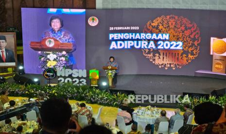 Menteri Lingkungan Hidup dan Kehutanan, Siti Nurbaya, memberikan sambutan dalam Penghargaan Adipura 2022 di Gedung Manggala Wanabakti, Jakarta, Selasa (28/2/2023). 