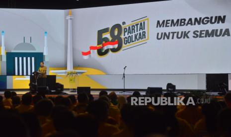 Presiden Joko Widodo memberikan sambutan dalam acara puncak HUT Partai Golkar ke-58 di JIExpo Kemayoran, Jakarta, Jumat(21/10/2022). Acara tersebut menjadi puncak dari serangkaian HUT Partai Golkar ke-58 yang telah digelar sebelumnya diantaranya Jalan Sehat Partai Golkar, Ziarah ke TMP Kalibata dan Konsolidasi Nasional serta Bimtek Fraksi Partai Golkar se-Indonesia. HUT Partai Golkar ke-58 tersebut mengusung tema Golkar Menang, Rakyat Sejahtera.