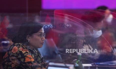 Menteri Keuangan Sri Mulyani Indrawati (kiri). Pemerintah memprediksi belanja negara 2022 sebesar Rp 3.000 triliun. Hal ini diakibatkan kenaikan harga energi dan pangan dunia.