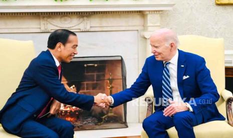 Presiden Jokowi saat melakukan pertemuan bilateral dengan Presiden AS Joe Biden di Gedung Putih, Washington DC, AS, Selasa (14/11/2023).