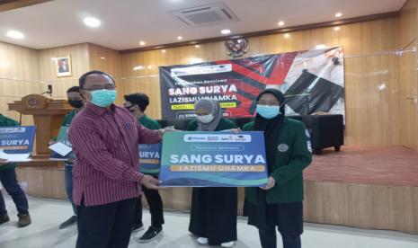 Lazismu Uhamka Gelar Penyerahan Beasiswa Sang Surya