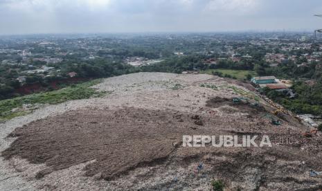 Suasana tumpukan sampah di Tempat Pembuangan Akhir (TPA) Cipayung, Depok, Jawa Barat. Pemkot Depok sebut akan merevitalisasi TPA Cipayung yang sudah over kapasitas.