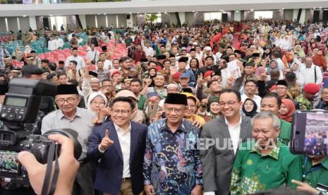 Capres nomor urut 1 Anies klaim indeks demokrasi Indonesia mengalami penurunan dan akan melakukan revisi undang-undang yang membelenggu kebebasan berpendapat di acara dialog terbuka Muhammadiyah di Edutorium UMS, Rabu (22/11/2023). 