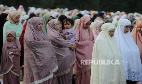 Niat Sholat Idul Fitri Lengkap Tata Cara, Hukumnya, dan Lafal Takbiran