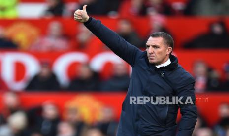 Brendan Rodgers pada pertandingan sepak bola Liga Premier Inggris antara Manchester United dan Leicester City di Manchester, Inggris, Ahad, (19/2/2023). Rodgers kini sudah meninggalkan Leicester City. 