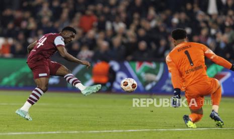 West Ham vs Freiburg.