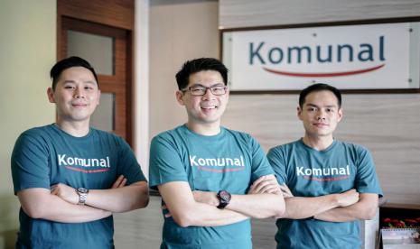 Hendry Lieviant (tengah),Co-Founder & CEO Komunal.