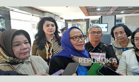 Kuasa hukum korban, Srimiguna melaporkan dugaan kekerasan dalam rumah tangga (KDRT) dan tindak pidana kekerasan seksual yang dilakukan anggota DPR Fraksi Partai Keadilan Sejahtera (PKS) berinisial BY ke Mahkamah Kehormatan Dewan (MKD) DPR, di Gedung Nusantara I, Kompleks Parlemen, Jakarta, Senin (22/5/2023).