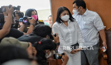 Terdakwa pembunuhan Brigadir Yoshua, Putri Candrawathi saat menjalani sidang tuntutan di Pengadilan Negeri Jakarta Selatan. Pengamat sebut vonis para terdakwa pembunuhan Yoshua bisa lebih ringan dari tuntutan.