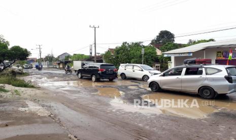 Salah satu jalan di Lampung yang rusak parah (ilustrasi). Warga Lampung Selatan berharap jalan yang rusak parah bisa diperbaiki.