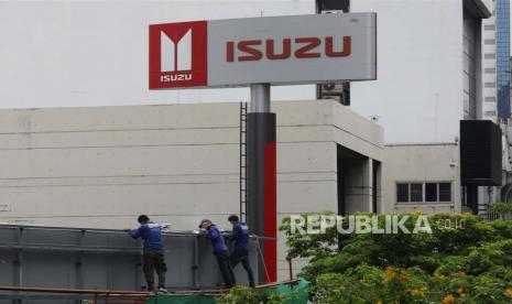 Logo Isuzu.