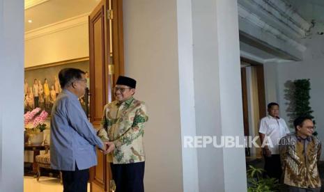 Ketua Umum Partai Kebangkitan Bangsa (PKB) berkunjung ke kediaman Wakil Presiden ke-10 dan ke-12 Republik Indonesia Muhammad Jusuf Kalla atau JK, di Jalan Brawijaya Raya, Jakarta Selatan, Sabtu (6/5) malam WIB.