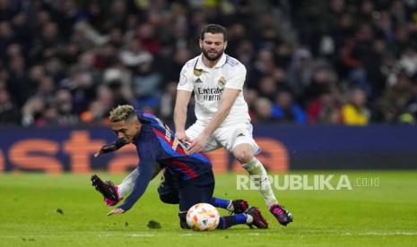 Pemain Real Madrid Nacho Fernandes (kanan).