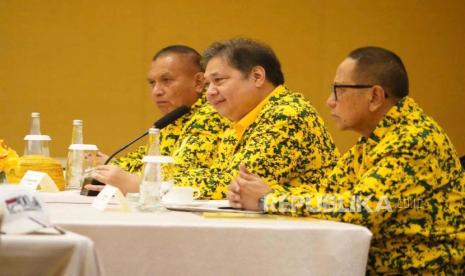 38 Ketua DPD Partai Golkar menolak isu musyawarah nasional luar biasa (Munaslub) untuk mengganti Airlangga Hartarto dari kursi ketua umum Partai Golkar dalam forum silaturahmi di Nusa Dua, Bali, Ahad (30/7/2023).