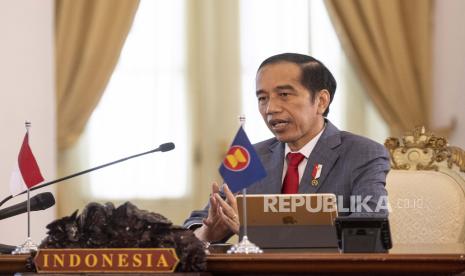 Presiden Joko Widodo (Jokowi) mulai mengapungkan wacana reshuffle atau perombakan kabinet. Ancaman reshuffle ditujukan kepada menteri-menteri yang dianggap tidak bisa bekerja cepat dan 'extraordinary' dalam penanganan pandemi Covid-19.