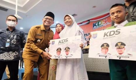 Wow Keren! Ribuan Siswa di Depok Dapat Beasiswa Senilai Rp 10,7 Miliar