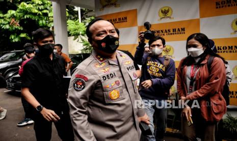 [Foto: Kadiv Humas Polri Irjen Dedi Prasetyo] Timsus Polri melakukan pendalaman uji balistik di rumah Kadiv Propam Polri nonaktif Irjen Ferdy Sambo di Duren Tiga, Jakarta Selatan. 