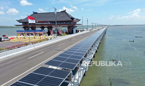 Pembangkit Listrik Tenaga Surya (PLTS) Jalan Tol Bali Mandara.