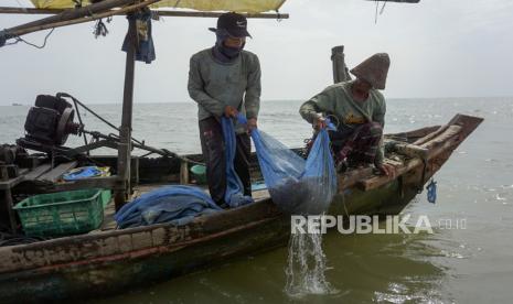 Nelayan Pekalongan Memilih tidak Melaut karena Cuaca Buruk (ilustrasi).