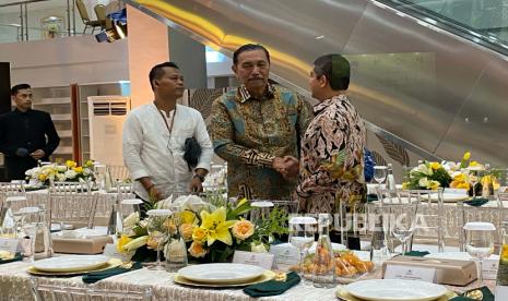 Menteri Koordinator Kemaritiman dan Investasi Luhut Binsar Pandjaitan dan elite partai politik Koalisi Indonesia Maju menghadiri acara halal bihalal Partai Golkar, di Kantor DPP Partai Golkar, Jakarta, Senin (15/4/2024) malam. 