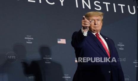  Mantan Presiden Donald Trump berbicara pada pertemuan puncak agenda America First Policy Institute di Marriott Marquis di Washington, Selasa, 26 Juli 2022.