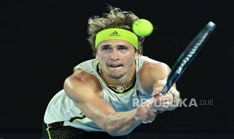 Petenis Alexander Zverev dari Jerman menilai ia bersama Novak Djokovic, dan Daniil Medvedev akan menguasai tenis dunia pada 2022.