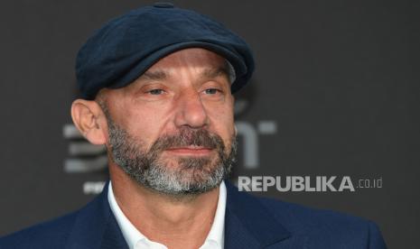  (FILE) - Mantan pemain sepak bola Italia Gianluca Vialli tiba untuk Penghargaan Sepak Bola FIFA Terbaik 2018 di London, Inggris, 24 September 2018 (diterbitkan ulang 06 Januari 2023). Gianluca Vialli meninggal pada usia 58 tahun setelah berjuang melawan kanker pankreas yang dikonfirmasi keluarganya pada 06 Januari 2023.