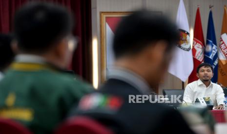 [Foto: Anggota KPU Idham Holik] Komisi Pemilihan Umum (KPU) RI menyatakan dokumen pendaftaran dari enam partai politik (parpol) telah lengkap dan dapat didaftarkan.