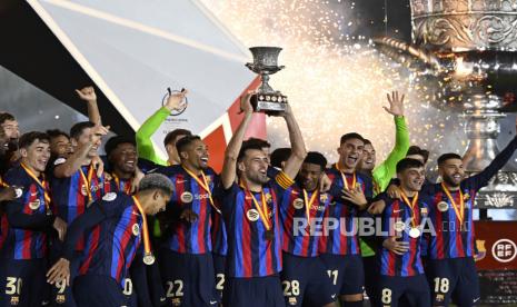 Barcelona players celebrate on the podium after winning the Spanish Super Cup final match between Real Madrid and Barcelona, in Riyadh, Saudi Arabia, 15 January 2023.  