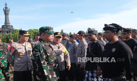 Ilustrasi pasukan gabungan TNI dan Polri.