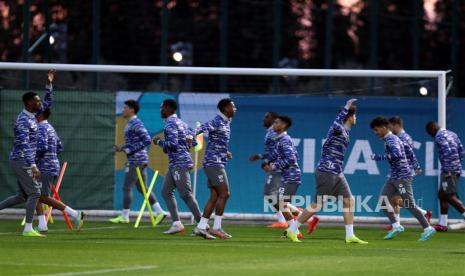  Para pemain Al Hilal mengikuti sesi latihan di Rabat, Maroko, Kamis (9/2/2023). Al Hilal SFC akan menghadapi Real Madrid dalam pertandingan final Piala Dunia Antarklub pada Ahad (11/02/2023) dini hari WIB.