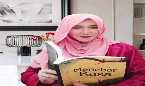 Motivator Terpesona Menerima Buku Guru MTsN 3 Bantul Menebar Rasa