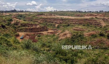 Suasana proyek pembangunan lahan milik MNC Group di Lido, Cigombong, Kabupaten Bogor, Jawa Barat, Kamis (4/3/2021). Kawasan Ekonomi Khusus (KEK) Lido adalah KEK pariwisata dengan rencana bisnis pengembangan atraksi di antaranya theme park atau taman hiburan kelas dunia, lapangan golf serta retail and dining, kemudian, pengembangan akomodasi resor mewah bintang enam, hotel berbintang lainnya, dan pengembangan ekonomi kreatif yakni studio film dan festival musik. 