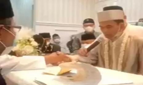 Momen Akad Nikah Ustaz Abdul Somad di Jombang