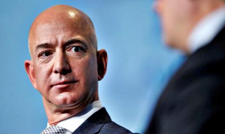 Desainer Ini Ungkap Cara Unik Jeff Bezos Ambil Keputusan Penting. (FOTO: Reuters/Joshua Roberts)