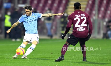 Luis Alberto (kiri) dari Lazio.