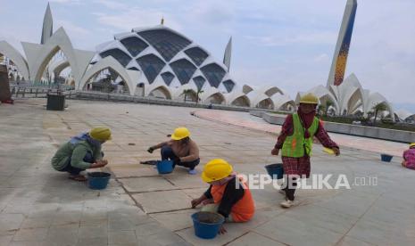 Ilustrasi pembangunan masjid.