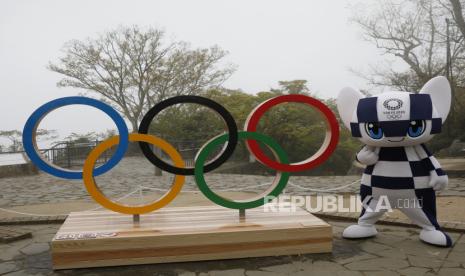 Komite Olimpiade Australia, Selasa (3/8), mengatakan atlet-atlet Australia merusak kamar Desa Atlet Olimpiade Tokyo saat hendak pulang ke negerinya. Sementara, atlet-atlet Australia lainnya menunjukkan perilaku tak terpuji saat dalam penerbangan pulang. (Foto: Maskot Olimpiade Tokyo 2020 Miraitowa dan simbol Olimpiade)