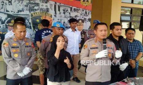 Kapolresta Bandung Kombes Pol Kusworo Wibowo menyampaikan keterangan terkait penangkapan terhadap pelaku pembacokan terhadap mantan ketua KY Jaja Ahmad Jayus, Rabu (29/3/2023). 